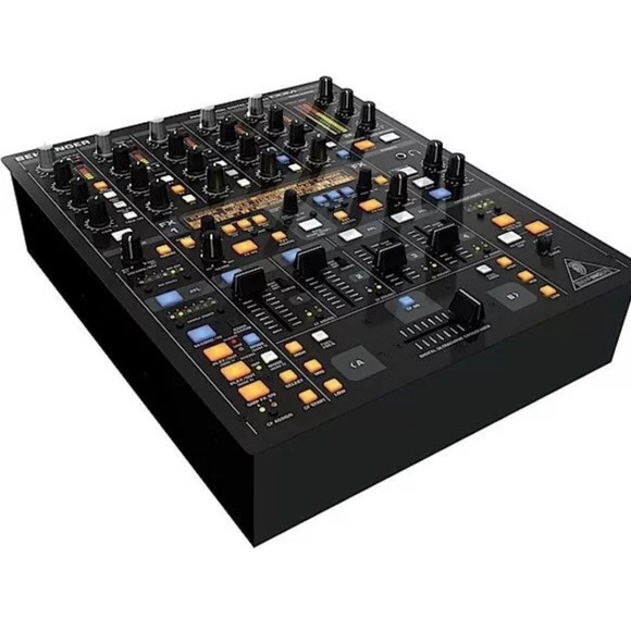 Pioneer 2 CDj 800 And Behringer DDM4000 5-Channel DJ Mixer And Wheels Odsey Case - Picture 8 of 12